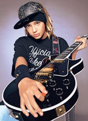 tom et sa belle guitard